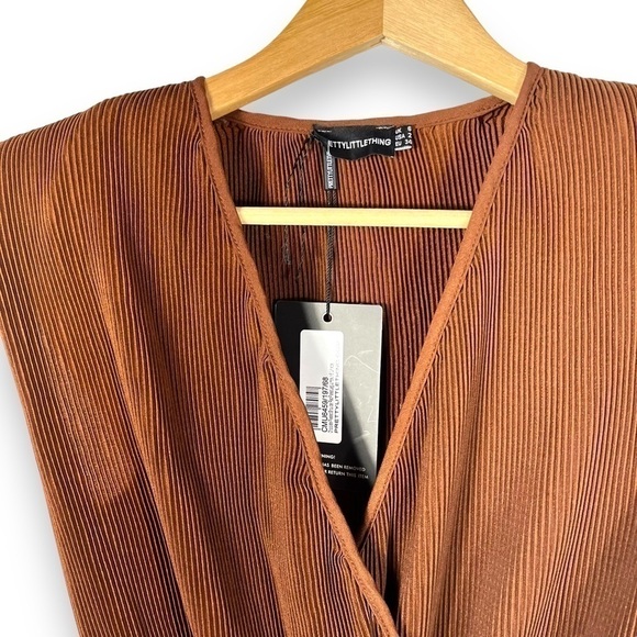 Pretty Little Thing Pleated Shoulder Pad Flared Leg Jumpsuit, Chocolate, Size 2 - Picture 6 of 13